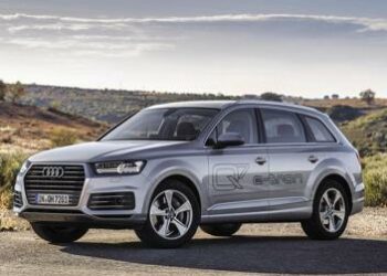 Audi Q7, il suv ibrido che si ricarica alla «spina»