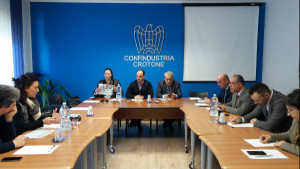 le istituzioni alla tavolo confindustria