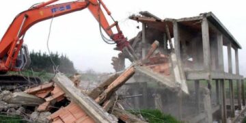 Lotta all’abusivismo edilizio a Ciro’ Marina, protocollo tra Comune e Procura