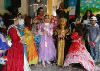 Ciro’ Marina, al ‘Ferrari’ realizzate maschere con materiali di riciclo