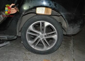 Nascondeva 50 kg di cocaina in auto, arrestato 35enne a Siderno