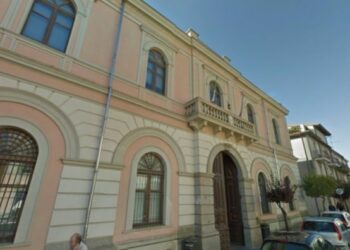 Si dimettono 8 consiglieri, cade la giunta a Borgia