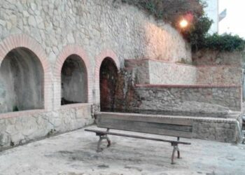 Ripulita l’antica fontana dei Canali a Ciro’