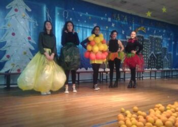 A Crotone sfilata di Carnevale con i vestiti alla frutta