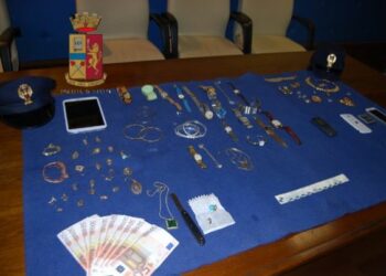 Vendono oggetti rubati a ‘Compro Oro’, tre arresti a Reggio
