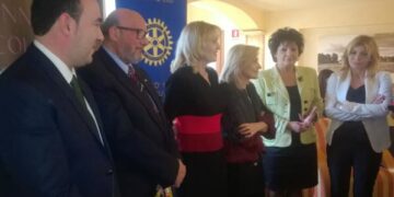 Vite di spia e di passione, Cinzia Tani presenta a Ciro’ Marina ‘Donne pericolose’