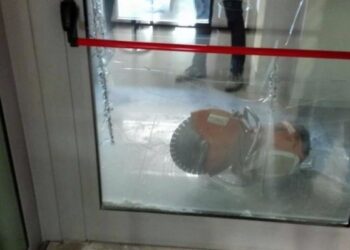 Tentata rapina in banca nel cosentino, sega circolare per forzare la porta