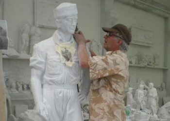 La statua dell’eroe melissese Claudio Crea aspetta da 5 anni la sistemazione