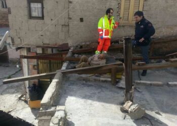 Tetti scoperchiati e alberi sradicati a Cosenza, distrutta statua su corso Mazzini