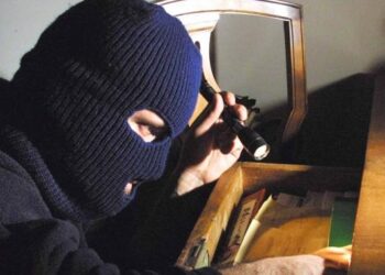 In auto passamontagna e guanti in lattice, denunciati 5 rumeni a Corigliano