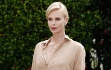 Charlize Theron, la regina di ghiaccio sbarca a Milano