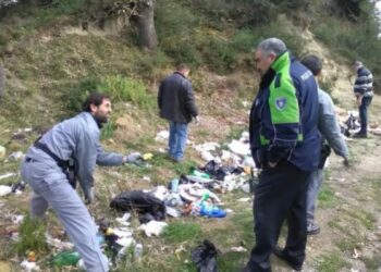 Rifiuti abbandonati a Cotronei, caccia ai furbetti: fioccano multe