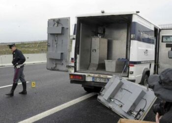 Assalto al portavalori a Cosenza, due arresti