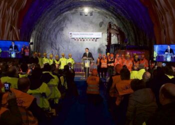 La visita di Renzi in Calabria: “l’alta velocita’ si ferma a Salerno”