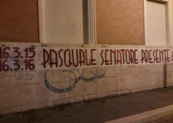 Striscione a Crotone per ricordare Pasquale Senatore