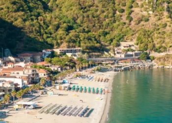 Spiaggia calabrese fra le 15 piu’ belle d’Italia