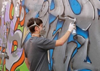 Imbrattava muri e mezzi pubblici, denunciato nel cosentino writer ‘Chuky’