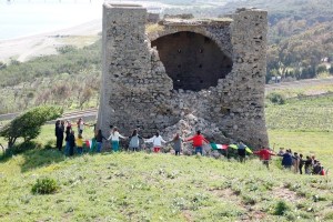 Abbraccio umano Torre Vecchia a Cirò Marina