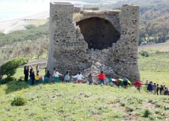 Club Unesco a tutela dei siti antichi del cirotano, ‘abbraccio’ alla Torre Vecchia