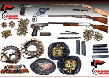 Reggio Calabria, scovato arsenale in alloggio popolare