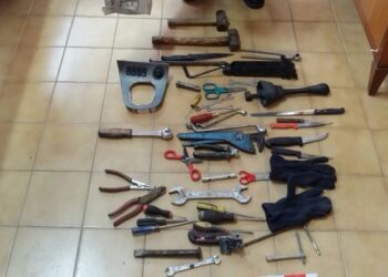 Rubano all’interno di autosalone, arresti a Crotone