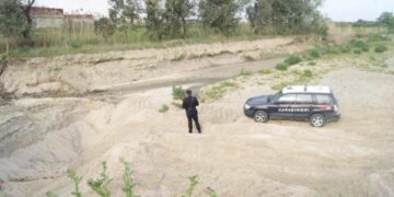 Rocca di Neto, 3 arresti per furto di inerti sul Neto