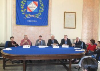 ‘La felicita’ dell’attesa’ di Abate, ultimo romanzo presentato al Liceo Classico di Crotone