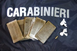 Foto droga e cartuccia