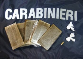Baraonda in via Pastificio a Crotone, arrestata per droga una coppia