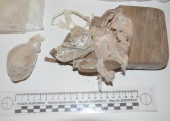 Crotone, arrestato albanese con 4 etti di eroina in auto