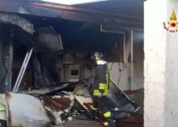 Incendio nel campo nomadi di Lamezia