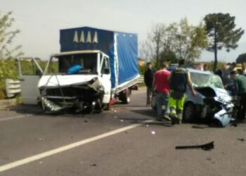 Incidente auto-camion sulla SS106 a Corigliano, un morto