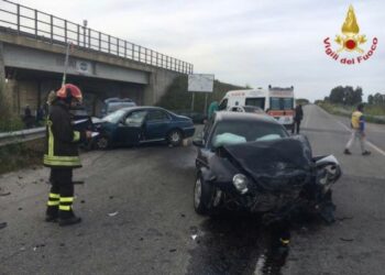 Incidente sull’ex SS106 a Crotone, 5 feriti