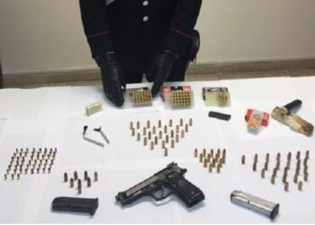 Arsenale in casa, arrestato 48enne a Isola Capo Rizzuto