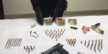 Arsenale in casa, arrestato 48enne a Isola Capo Rizzuto