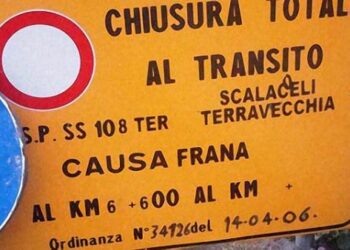 Strada fantasma Scala Coeli-Terravecchia, qualcosa si muove