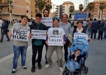 Successo per la giornata degli ‘Abbracci Gratis’ a Rossano