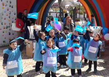Ciro’ Marina, baby volontari Unicef in piazza con le orchidee