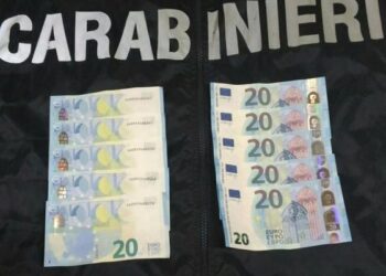 Banconote false da 20 euro in tasca, arrestata 40enne a Crotone
