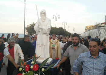 A Torretta giunta la statua di San Francesco da posare sul fondale