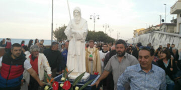 A Torretta giunta la statua di San Francesco da posare sul fondale