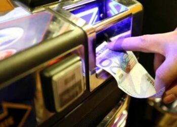 Sequestrate 24 ‘macchinette’ illegali a Cosenza, multe fino a 500mila euro