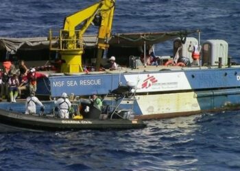 A Corigliano nave con circa 400 migranti