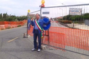 Protesta Gino Murgi sulla SS106 a Torre Melissa