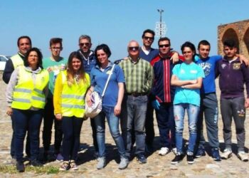 Volontari ripuliscono l’area di Madonna di Mare