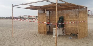 Guardia Costiera sequestra capannina sulla spiaggia di Ciro’ Marina