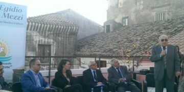 Mezzi presenta il suo libro dal palazzo dei musei