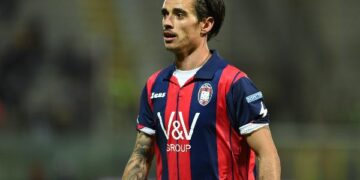 Crotone, l’Avellino piomba su Stoian: la situazione