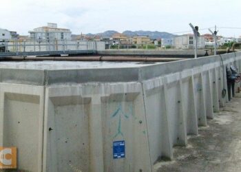 Ciro’ Marina, chiazze gialle nel mare: problemi al depuratore