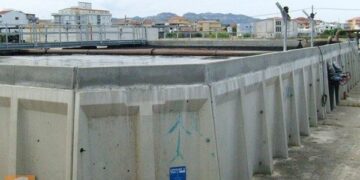 Ciro’ Marina, chiazze gialle nel mare: problemi al depuratore